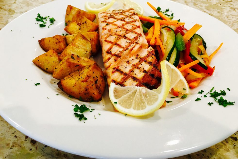 Grilled salmon with potatoes and vegetables
